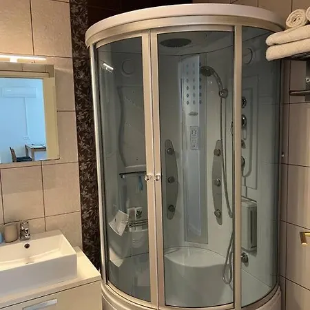 Cosy 2 Bedroom In Apartmán Pärnu