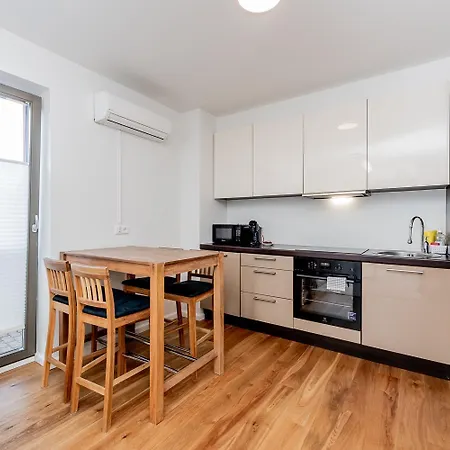 Cosy 2 Bedroom In Apartment *